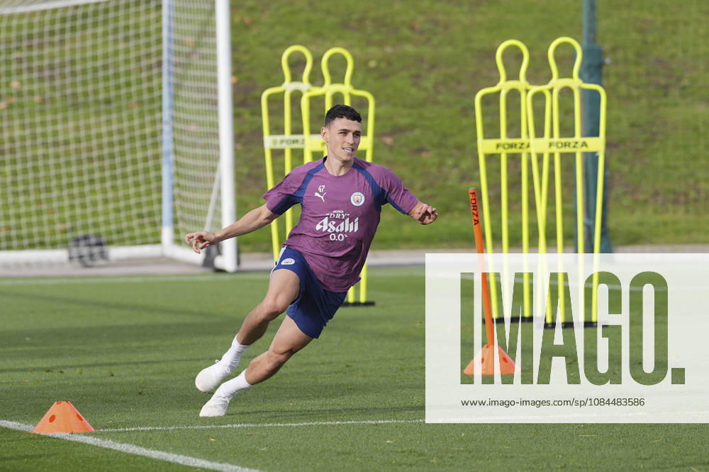 Manchester City Training, Champions League Phil Foden of Manchester City runs through cones during the training session ahead of UEFA Champions League matchday 2 vs Paris Saint-Germain, Manchester City at Joie Stadium, Etihad Campus, Manchester, England on 13 October 2026 Credit: Steve Flynn Every Second Media Editorial use only. All images are copyright Every Second Media Limited. No images may be reproduced without prior permission.