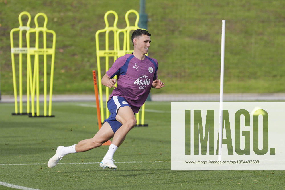 Manchester City Training, Champions League Phil Foden of Manchester City runs through cones during the training session ahead of UEFA Champions League matchday 2 vs Paris Saint-Germain, Manchester City at Joie Stadium, Etihad Campus, Manchester, England on 13 October 2026 Credit: Steve Flynn Every Second Media Editorial use only. All images are copyright Every Second Media Limited. No images may be reproduced without prior permission.
