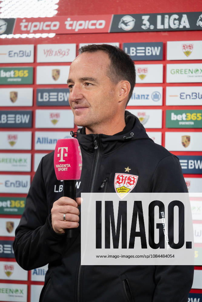 Fussball 3. Liga, VfB Stuttgart U23 - TSG Hoffenheim II, v.l. Nico Willig (Trainer, VfB Stuttgart II) beim Interview vor dem Spiel Aspach