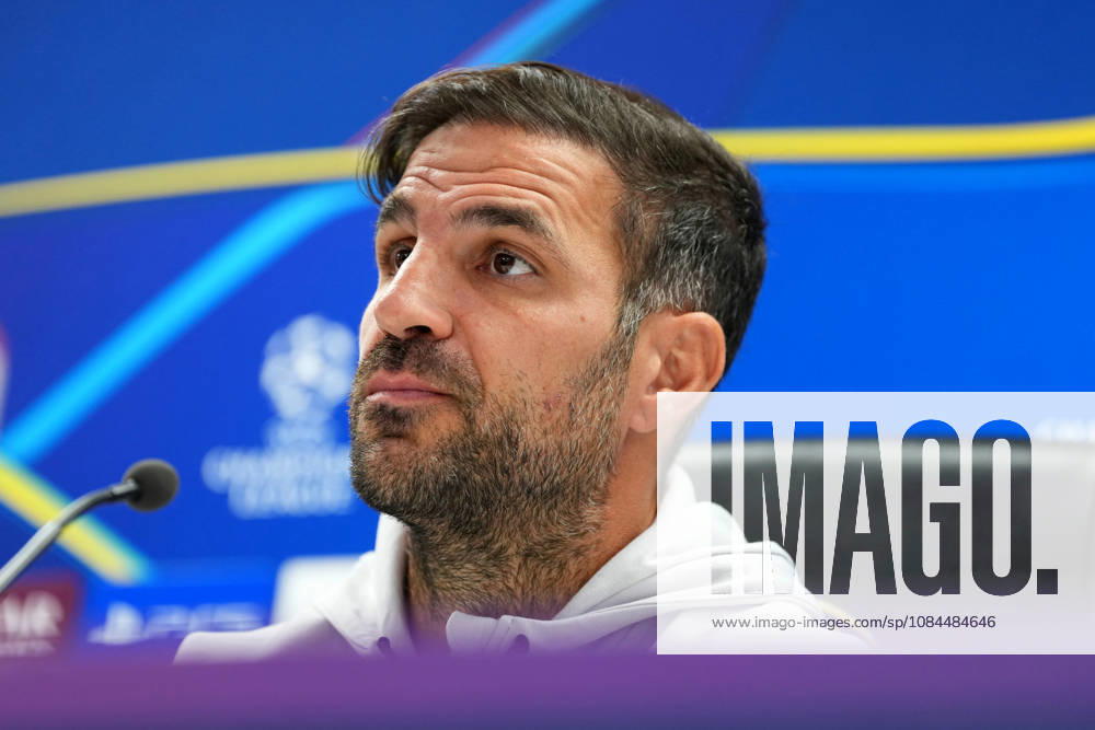 Press conference, PK, Pressekonferenz Champions League Como 1907 2026 2027 Rotterdam - Coach Cesc Fabregas of Como 1907 talks during a press conference before the Champions League match against Feyenoord Rotterdam. The press conference is set at Stadion Feijenoord on 13 October 2026 in Rotterdam, Netherlands. (Hero Images Yannick Verhoeven)