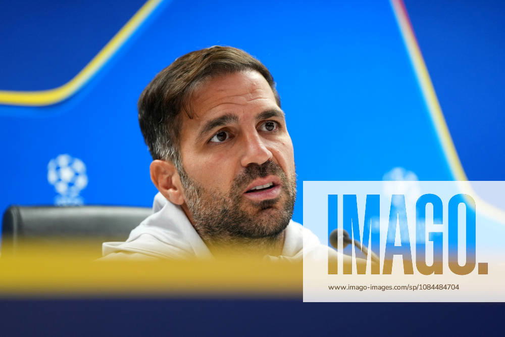 Press conference, PK, Pressekonferenz Champions League Como 1907 2026 2027 Rotterdam - Coach Cesc Fabregas of Como 1907 talks during a press conference before the Champions League match against Feyenoord Rotterdam. The press conference is set at Stadion Feijenoord on 13 October 2026 in Rotterdam, Netherlands. (Hero Images Yannick Verhoeven)