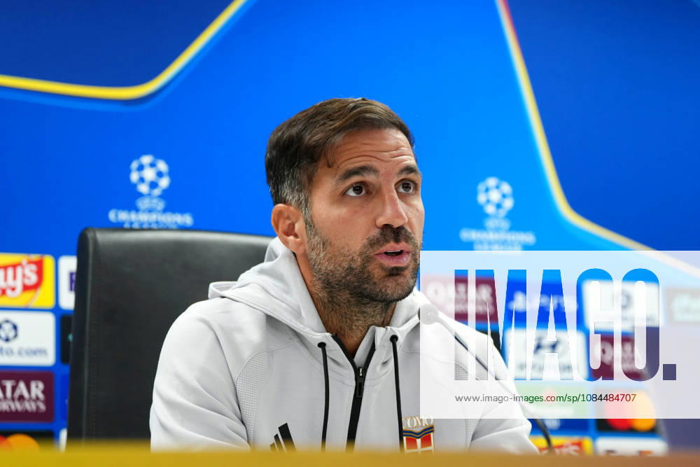 Press conference, PK, Pressekonferenz Champions League Como 1907 2026 2027 Rotterdam - Coach Cesc Fabregas of Como 1907 talks during a press conference before the Champions League match against Feyenoord Rotterdam. The press conference is set at Stadion Feijenoord on 13 October 2026 in Rotterdam, Netherlands. (Hero Images Yannick Verhoeven)
