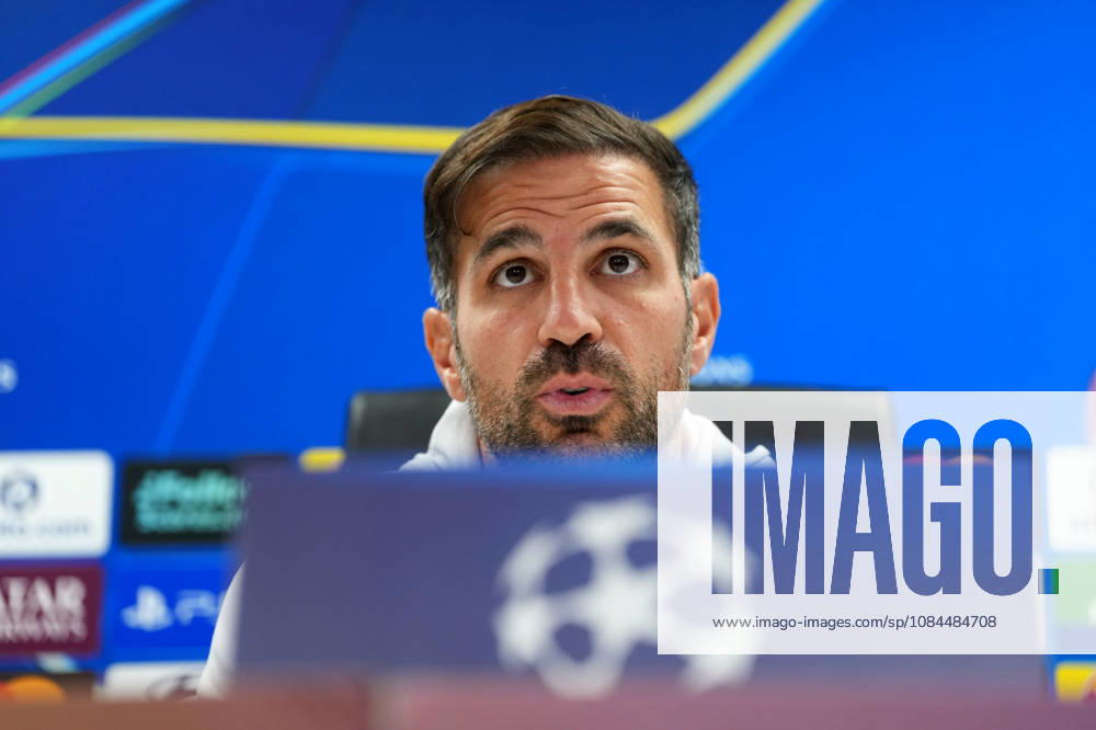 Press conference, PK, Pressekonferenz Champions League Como 1907 2026 2027 Rotterdam - Coach Cesc Fabregas of Como 1907 talks during a press conference before the Champions League match against Feyenoord Rotterdam. The press conference is set at Stadion Feijenoord on 13 October 2026 in Rotterdam, Netherlands. (Hero Images Yannick Verhoeven)
