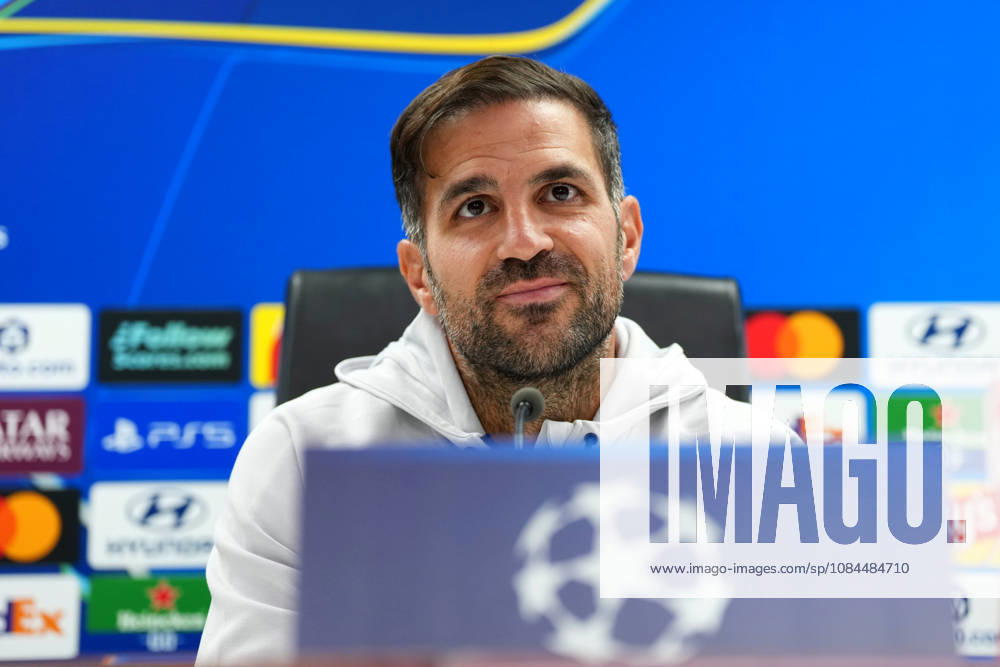 Press conference, PK, Pressekonferenz Champions League Como 1907 2026 2027 Rotterdam - Coach Cesc Fabregas of Como 1907 talks during a press conference before the Champions League match against Feyenoord Rotterdam. The press conference is set at Stadion Feijenoord on 13 October 2026 in Rotterdam, Netherlands. (Hero Images Yannick Verhoeven)