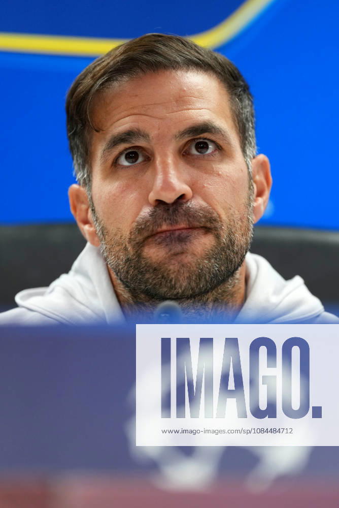 Press conference, PK, Pressekonferenz Champions League Como 1907 2026 2027 Rotterdam - Coach Cesc Fabregas of Como 1907 looks on during a press conference before the Champions League match against Feyenoord Rotterdam. The press conference is set at Stadion Feijenoord on 13 October 2026 in Rotterdam, Netherlands. (Hero Images Yannick Verhoeven)