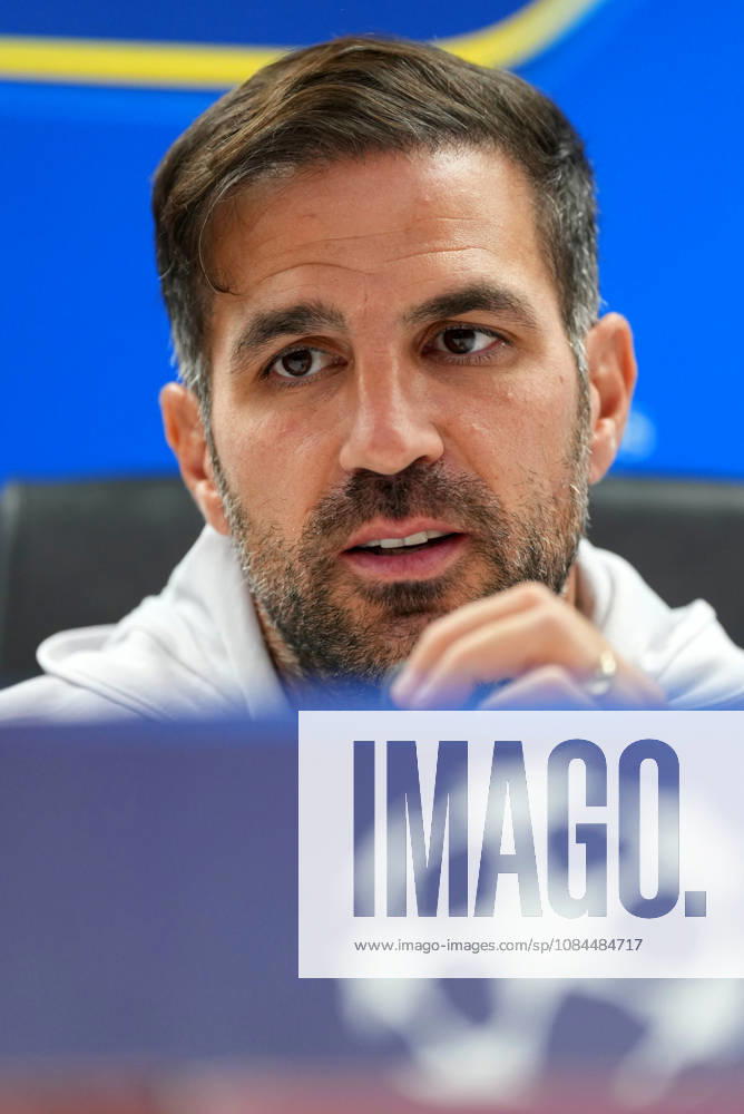 Press conference, PK, Pressekonferenz Champions League Como 1907 2026 2027 Rotterdam - Coach Cesc Fabregas of Como 1907 looks on during a press conference before the Champions League match against Feyenoord Rotterdam. The press conference is set at Stadion Feijenoord on 13 October 2026 in Rotterdam, Netherlands. (Hero Images Yannick Verhoeven)