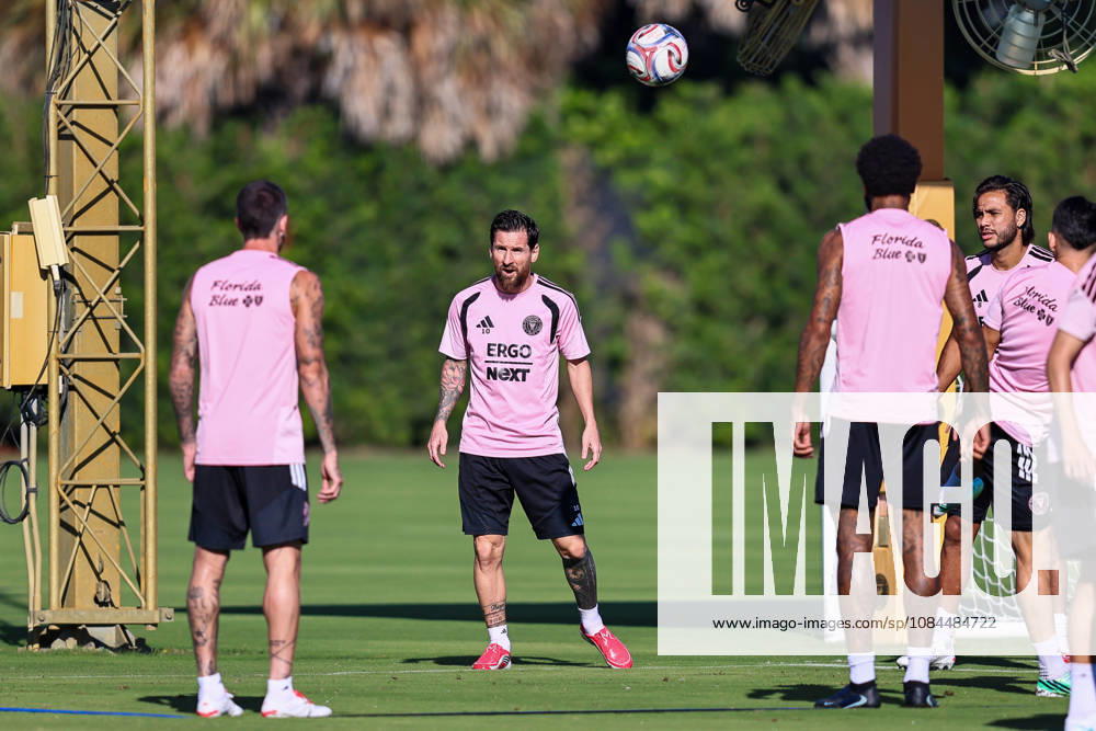 FORT LAUDERDALE, FL - OCTOBER 13: Inter Miami CF forward Lionel Messi (10) is seen during an Inter Miami Training Session at Florida Blue Training Center on October 13, 2026 in Fort Lauderdale, Florida. (Photo by Chris Arjoon Icon Sportswire) SOCCER: OCT 13 Inter Miami CF Training Icon2610130000001