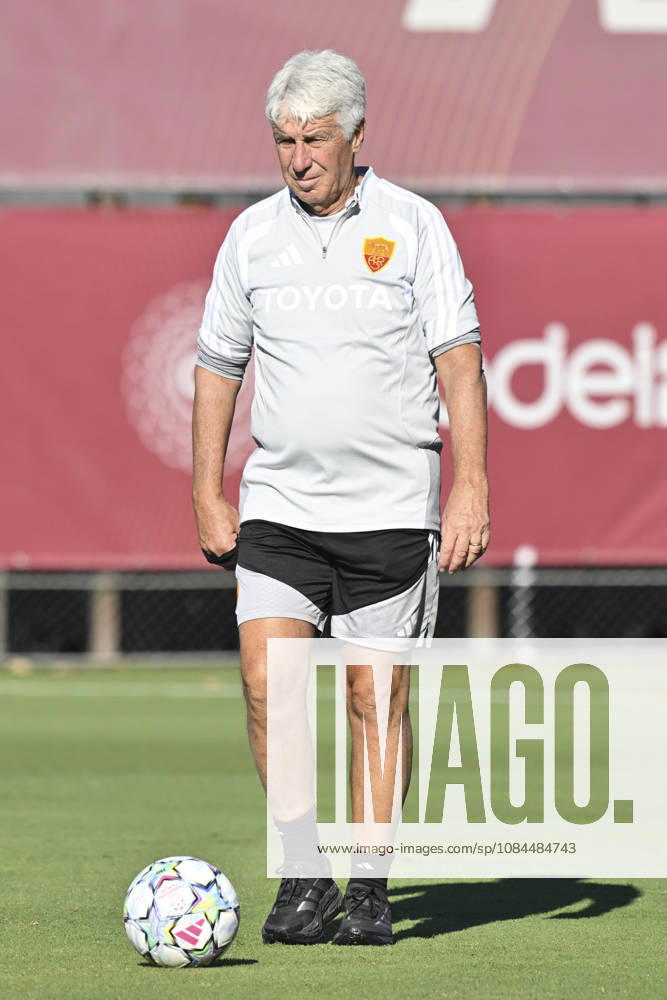 IPA89639243 - Gian Piero Gasperini, head coach of AS Roma, during the UEFA Champions League soccer match between AS Roma and Real Madrid, at a press conference, PK, Pressekonferenz and training session at the Trigoria Training Center on October 13, 2026, in Rome, Italy. During the AS Roma press conference for the UEFA Champions League soccer match in Rome, Italy, on October 13, 2026