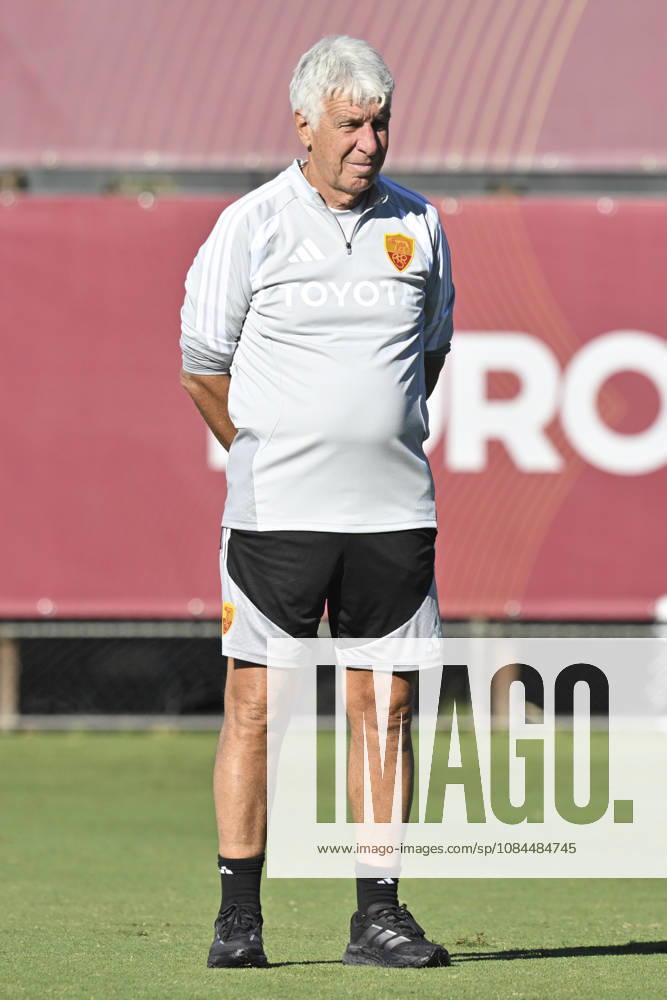 IPA89639244 - Gian Piero Gasperini, head coach of AS Roma, during the UEFA Champions League soccer match between AS Roma and Real Madrid, at a press conference, PK, Pressekonferenz and training session at the Trigoria Training Center on October 13, 2026, in Rome, Italy. During the AS Roma press conference for the UEFA Champions League soccer match in Rome, Italy, on October 13, 2026