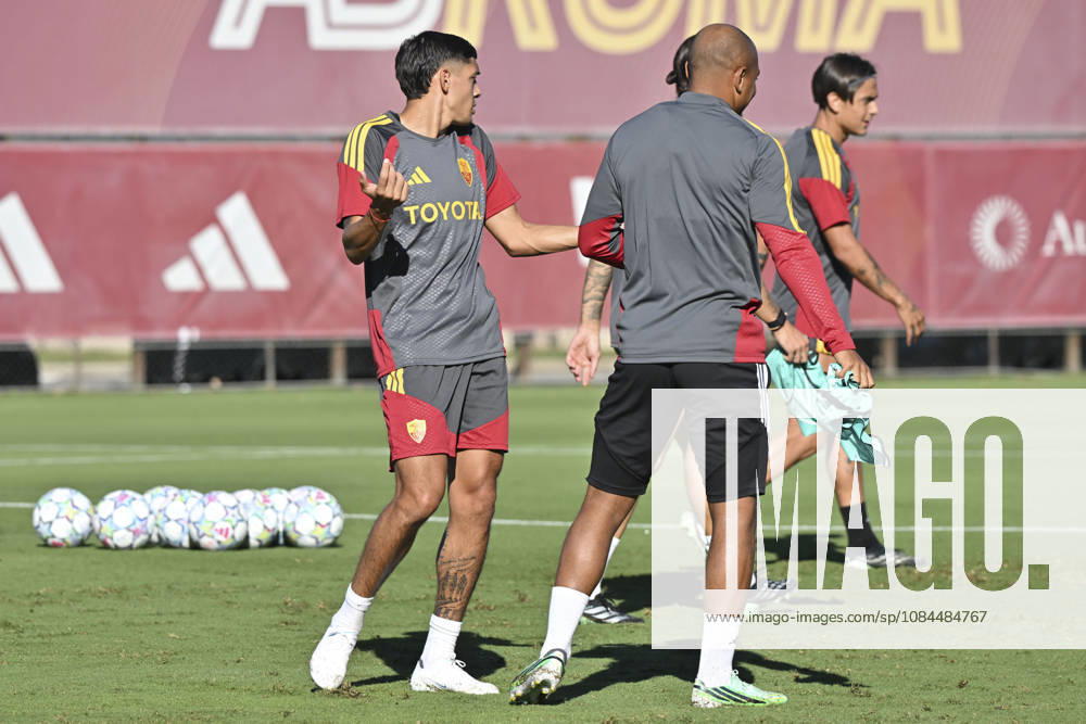 IPA89639253 - Nahuel Molina of Roma during a training session ahead of the UEFA Champions League soccer match between AS Roma and Real Madrid, as well as the press conference, PK, Pressekonferenz and training at the Trigoria Training Center on October 13, 2026, in Rome, Italy. During the AS Roma press conference for the UEFA Champions League soccer match in Rome, Italy, on October 13, 2026