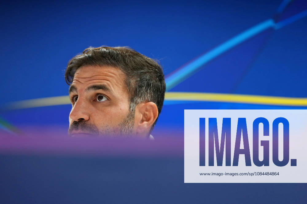 Press conference, PK, Pressekonferenz Champions League Como 1907 2026 2027 Rotterdam - Coach Cesc Fabregas of Como 1907 looks on during a press conference before the Champions League match against Feyenoord Rotterdam. The press conference is set at Stadion Feijenoord on 13 October 2026 in Rotterdam, Netherlands. (Hero Images Yannick Verhoeven)