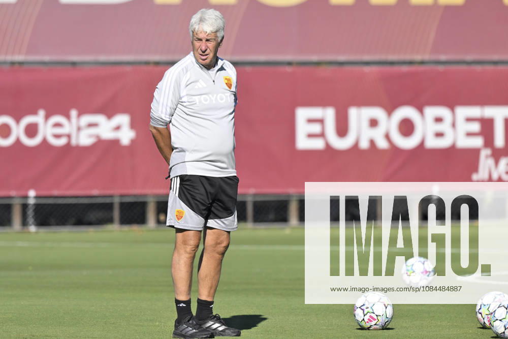 IPA89639268 - Gian Piero Gasperini, head coach of AS Roma, during the UEFA Champions League soccer match between AS Roma and Real Madrid, at a press conference, PK, Pressekonferenz and training session at the Trigoria Training Center on October 13, 2026, in Rome, Italy. During the AS Roma press conference for the UEFA Champions League soccer match in Rome, Italy, on October 13, 2026