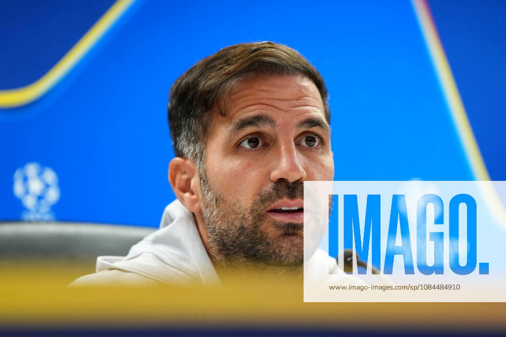 Press conference, PK, Pressekonferenz Champions League Como 1907 2026 2027 Rotterdam - Coach Cesc Fabregas of Como 1907 talks during a press conference before the Champions League match against Feyenoord Rotterdam. The press conference is set at Stadion Feijenoord on 13 October 2026 in Rotterdam, Netherlands. (Hero Images Yannick Verhoeven)
