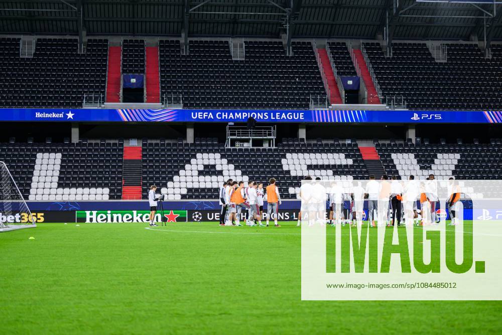 SOCCER - UEFA CL, LASK vs Liverpool LINZ,AUSTRIA,13.OCT.26 - SOCCER - UEFA Champions League, Linzer ASK vs Liverpool FC, preview, training Liverpool. Image shows the team of Liverpool. GEPAxpictures xChristianxMoser