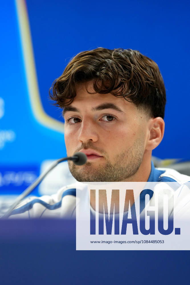 Press conference, PK, Pressekonferenz Champions League Como 1907 2026 2027 Rotterdam - Martin Baturina of Como 1907 looks on during a press conference before the Champions League match against Feyenoord Rotterdam. The press conference is set at Stadion Feijenoord on 13 October 2026 in Rotterdam, Netherlands. (Hero Images Yannick Verhoeven)