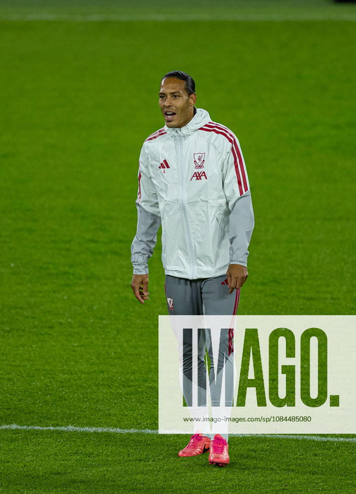 Football - UEFA Champions League - LASK v Liverpool FC - MD-1 LINZ, AUSTRIA - Tuesday, October 13, 2026: Liverpool s captain Virgil van Dijk during a training session ahead of the UEFA Champions League 2026 27 League Phase MD2 match between LASK and Liverpool FC at the Oberösterreich Arena. (Photo by David Rawcliffe Propaganda) LINZ Oberösterreich Arena UPPER AUSTRIA AUSTRIA