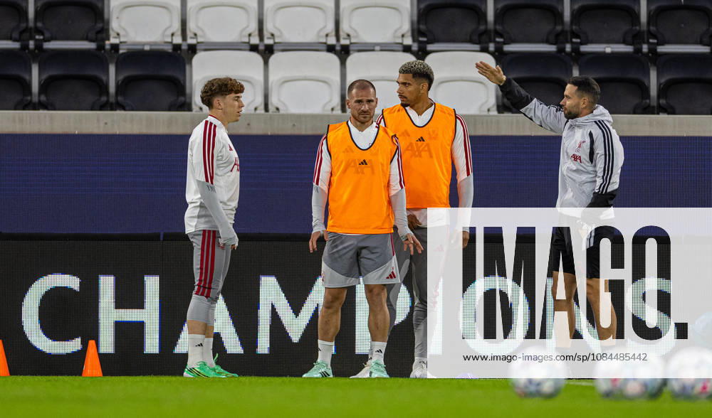 Football - UEFA Champions League - LASK v Liverpool FC - MD-1 LINZ, AUSTRIA - Tuesday, October 13, 2026: Liverpool s (L-R) Victor Munoz, Alexis Mac Allister and Ronald Araujo during a training session ahead of the UEFA Champions League 2026 27 League Phase MD2 match between LASK and Liverpool FC at the Oberösterreich Arena. (Photo by David Rawcliffe Propaganda) LINZ Oberösterreich Arena UPPER AUSTRIA AUSTRIA