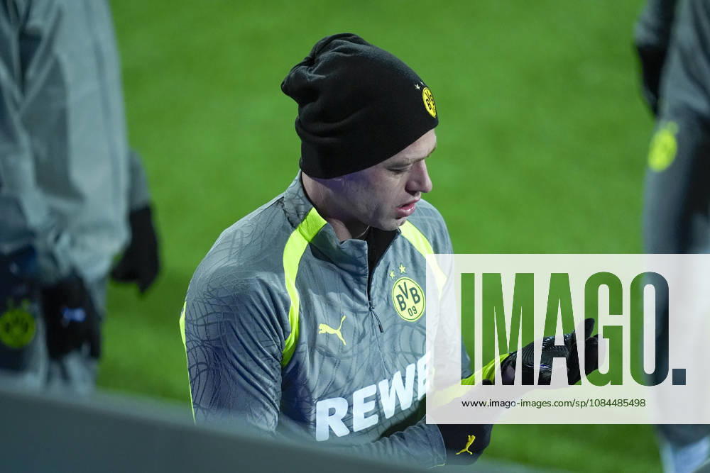 Champions League Bodo Glimt Borussia Dortmund Bodo 20261013 Julian Ryerson and Borussia Dortmund train at Aspmyra Stadium, the day of the Champions League soccer match between Bodo Glimt and Borussia Dortmund. Photo: Terje Pedersen, NTB, Bodo, Norway. . RESTRICTED USE FOR BETTING COMPANIES.