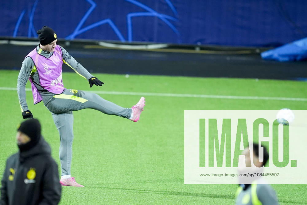 Champions League Bodo Glimt Borussia Dortmund Bodo 20261013 Julian Ryerson and Borussia Dortmund train at Aspmyra Stadium, the day of the Champions League soccer match between Bodo Glimt and Borussia Dortmund. Photo: Terje Pedersen, NTB, Bodo, Norway. . RESTRICTED USE FOR BETTING COMPANIES.