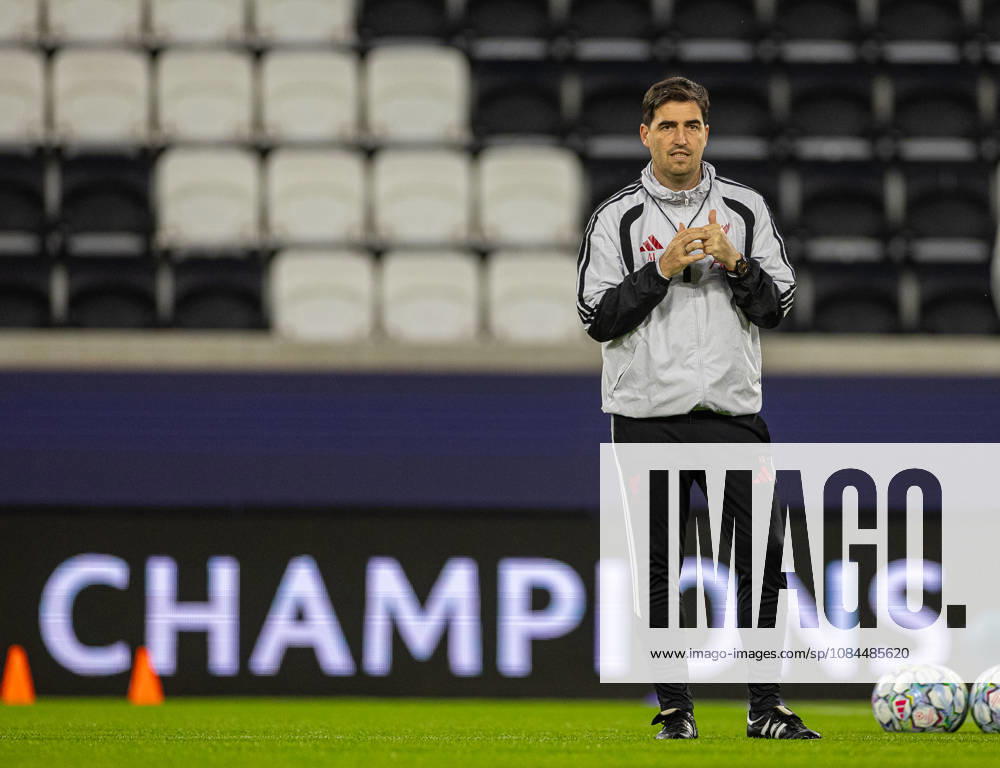 Football - UEFA Champions League - LASK v Liverpool FC - MD-1 LINZ, AUSTRIA - Tuesday, October 13, 2026: Liverpool s head coach Andoni Iraola during a training session ahead of the UEFA Champions League 2026 27 League Phase MD2 match between LASK and Liverpool FC at the Oberösterreich Arena. (Photo by David Rawcliffe Propaganda) LINZ Oberösterreich Arena UPPER AUSTRIA AUSTRIA