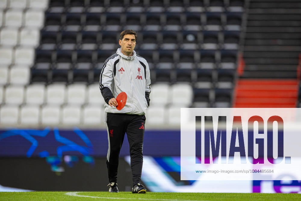 Football - UEFA Champions League - LASK v Liverpool FC - MD-1 LINZ, AUSTRIA - Tuesday, October 13, 2026: Liverpool s head coach Andoni Iraola during a training session ahead of the UEFA Champions League 2026 27 League Phase MD2 match between LASK and Liverpool FC at the Oberösterreich Arena. (Photo by David Rawcliffe Propaganda) LINZ Oberösterreich Arena UPPER AUSTRIA AUSTRIA
