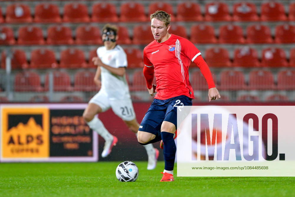 Cornelius Pfeiffer (Unterhaching, 22) am Ball, 13.10.2026, Unterhaching (Deutschland), Fussball, Regionalliga Bayern, SpVgg Unterhaching - TSV 1882 Landsberg