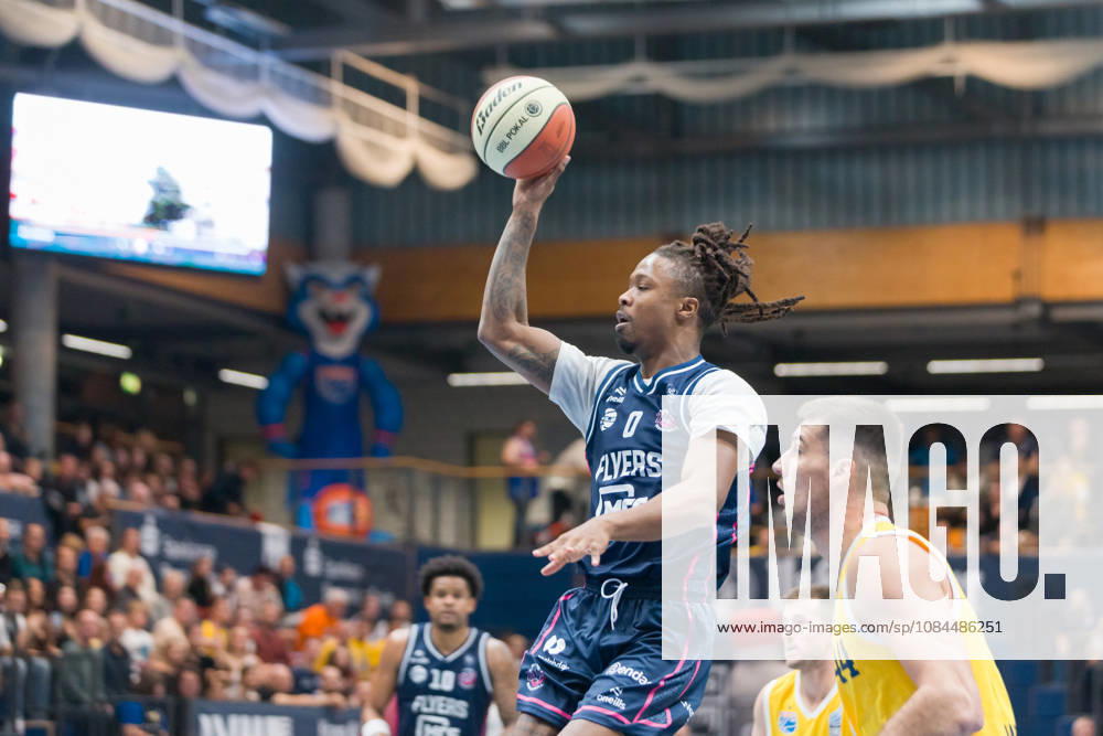 Cam Holden (Bristol, 0), Jure Planinic (MBC, 44), Syntainics MBC vs. Bristol Flyers, European North Basketball League, ENBL, 2026 27, Deutschland, Großbritannien, 13.10.2026 Weissenfels Stadthalle Sachsen-Anhalt Deutschland