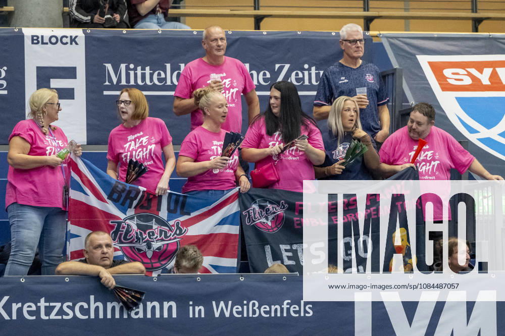 ENBL - 2026 2027 - Syntainics MBC vs.Bristol Flyers Weissenfels, Deutschland 13.Oktober 2026: Im Bild:mitgereiste Fans von Bristol Flyers Weissenfels Stadthalle Sachsen-Anhalt Deutschland