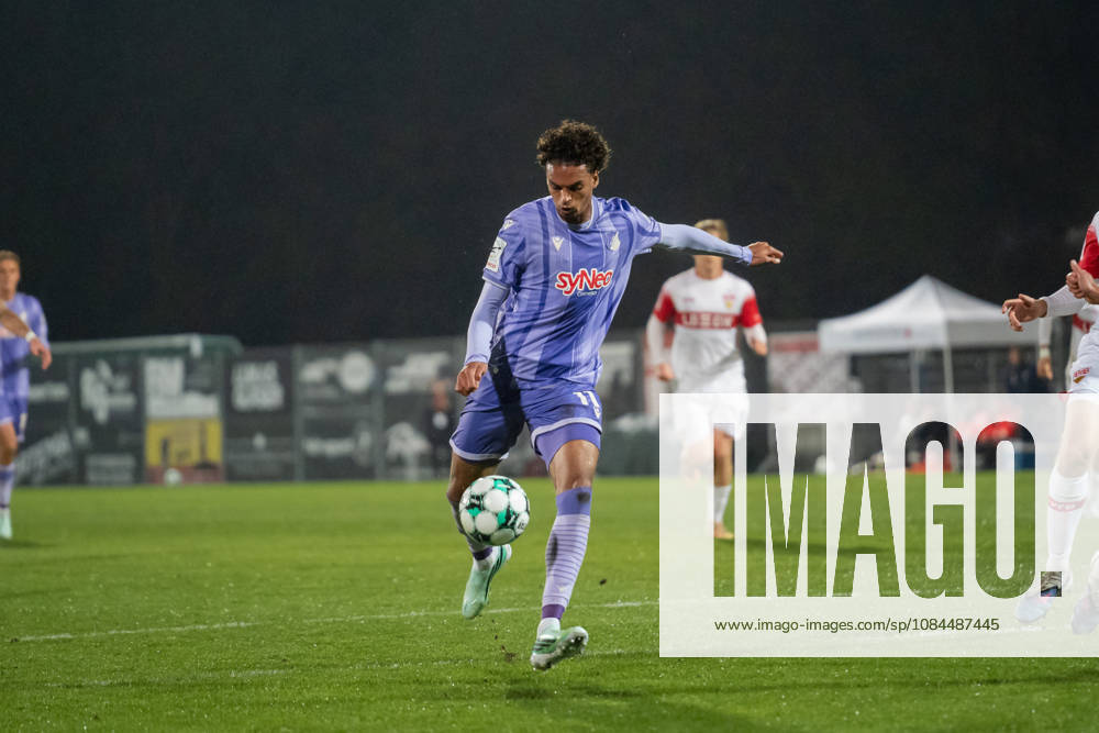 Fussball 3. Liga, VfB Stuttgart U23 - TSG Hoffenheim II, v.l. Jykese Fields (11, TSG Hoffenheim II) mit einem Torschuss Aspach