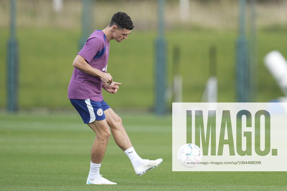 Manchester City Training, Champions League Phil Foden of Manchester City warms up before the training session ahead of UEFA Champions League matchday 2 vs Paris Saint-Germain, Manchester City at Joie Stadium, Etihad Campus, Manchester, England on 13 October 2026 Credit: Steve Flynn Every Second Media Editorial use only. All images are copyright Every Second Media Limited. No images may be reproduced without prior permission.
