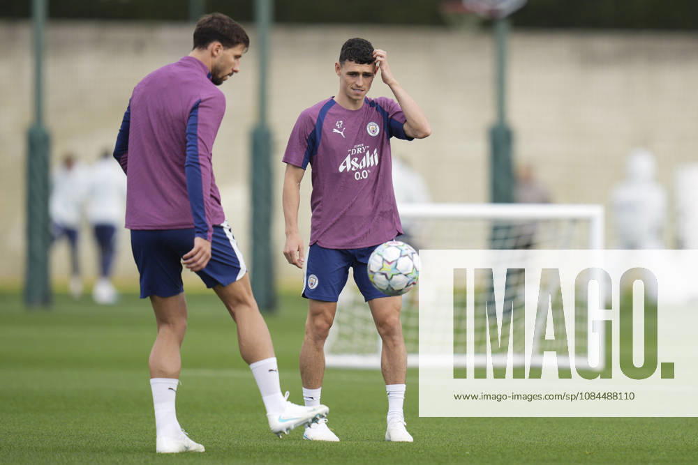 Manchester City Training, Champions League Phil Foden of Manchester City watches on as Rúben Dias of Manchester City controls the ball during the training session ahead of UEFA Champions League matchday 2 vs Paris Saint-Germain, Manchester City at Joie Stadium, Etihad Campus, Manchester, England on 13 October 2026 Credit: Steve Flynn Every Second Media Editorial use only. All images are copyright Every Second Media Limited. No images may be reproduced without prior permission.