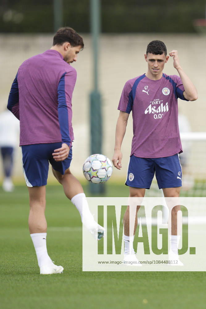 Manchester City Training, Champions League Phil Foden of Manchester City watches on as Rúben Dias of Manchester City controls the ball during the training session ahead of UEFA Champions League matchday 2 vs Paris Saint-Germain, Manchester City at Joie Stadium, Etihad Campus, Manchester, England on 13 October 2026 Credit: Steve Flynn Every Second Media Editorial use only. All images are copyright Every Second Media Limited. No images may be reproduced without prior permission.