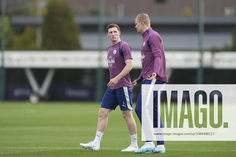 Manchester City Training, Champions League Elliot Anderson of Manchester City speaks with Erling Haaland of Manchester City during the training session ahead of UEFA Champions League matchday 2 vs Paris Saint-Germain, Manchester City at Joie Stadium, Etihad Campus, Manchester, England on 13 October 2026 Credit: Steve Flynn Every Second Media Editorial use only. All images are copyright Every Second Media Limited. No images may be reproduced without prior permission.