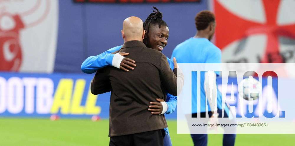RB Leipzig - PSV Eindhoven Champions League Leipzig, 13.10.2026, Red Bull Arena, Fussball, UEFA Champions League , Gruppenphase, 2.Spieltag, RB Leipzig vs. PSV Eindhoven , Im Bild von links: Trainer Peter Bosz, PSV Eindhoven, Johan Bakayoko ( 11, RB Leipzig). , Nur zur redaktionellen Nutzung. Only editorial use. , UEFA regulations prohibit any use of photographs as image sequences and or quasi-video. ,