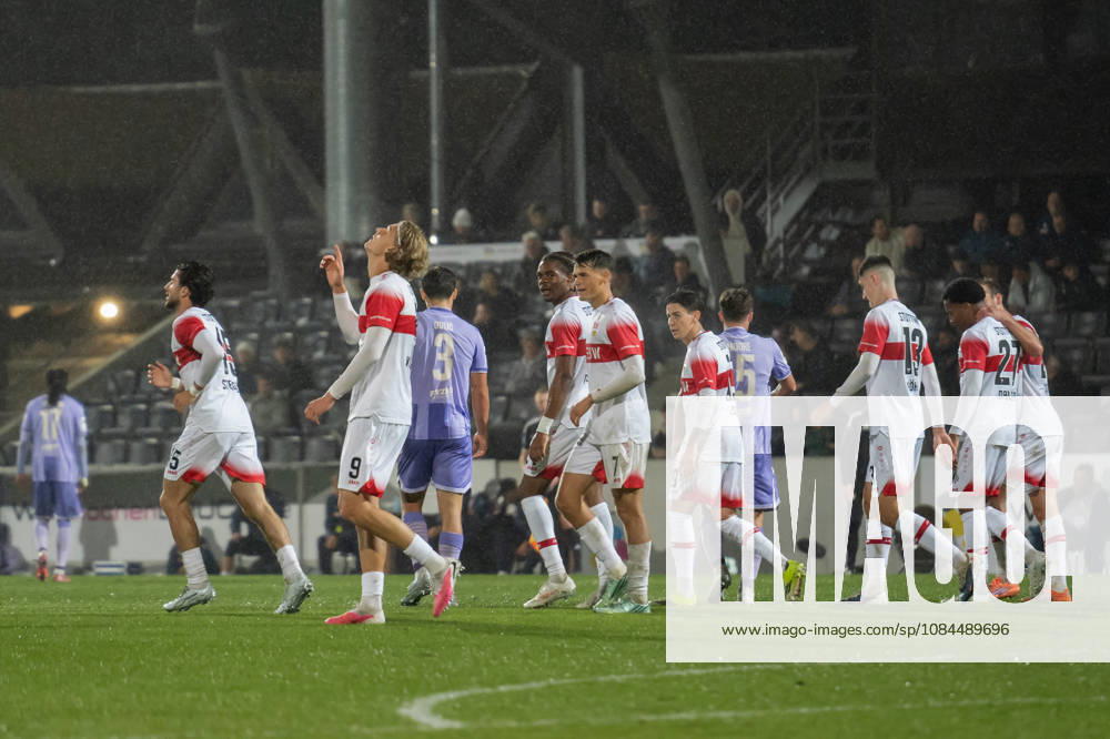 Fussball 3. Liga, VfB Stuttgart U23 - TSG Hoffenheim II, v.l. Torjubel durch Tim van der Leij (9, VfB Stuttgart II) und Team des VfB Stuttgart II Aspach