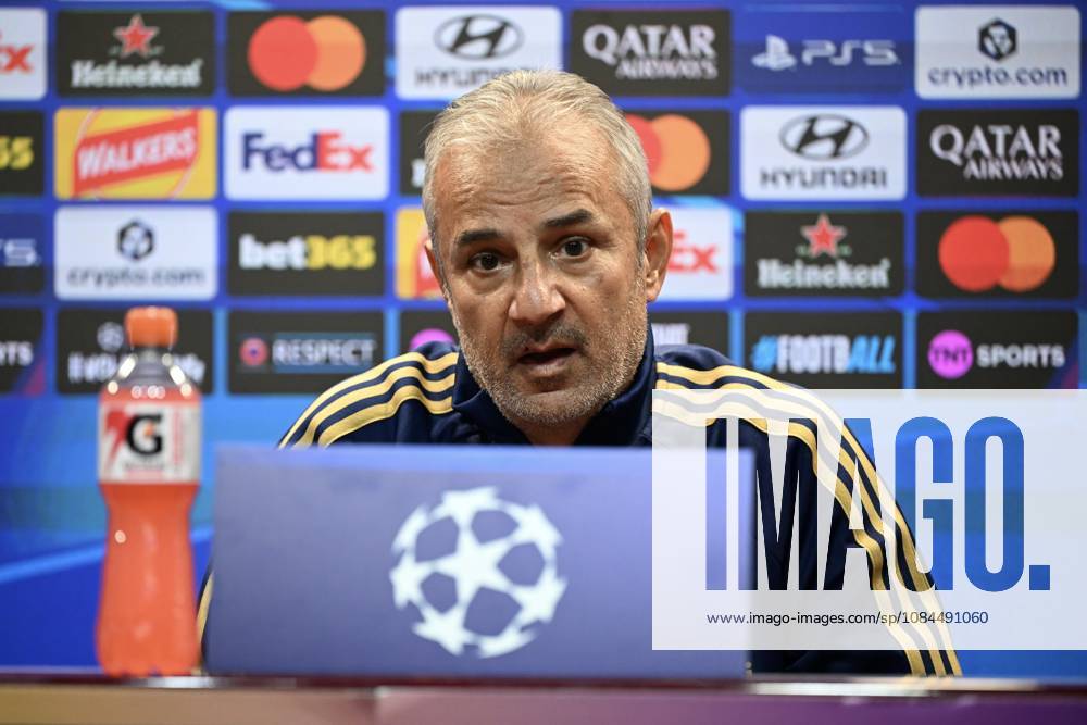 Ahead of Aston Villa v Fenerbahce - UEFA Champions League BIRMINGHAM, UNITED KINGDOM - OCTOBER 13 : Fenerbahce head coach Ismail Kartal speaks to members of the media during a press conference, PK, Pressekonferenz ahead of the UEFA Champions League match day two between Aston Villa and Fenerbahce at Villa Park in Birmingham, United Kingdom on October 13, 2026. Rasid Necati Aslim Anadolu Birmingham United Kingdom. Editorial use only. Please get in touch for any other usage.