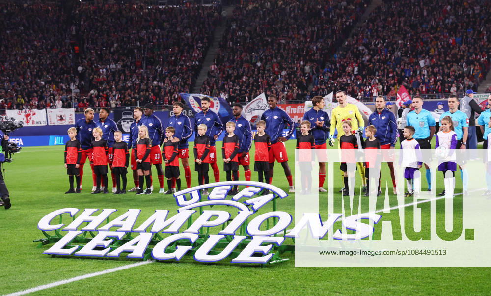RB Leipzig - PSV Eindhoven Champions League Leipzig, 13.10.2026, Red Bull Arena, Fussball, UEFA Champions League , Gruppenphase, 2.Spieltag, RB Leipzig vs. PSV Eindhoven , Im Bild: Begrüßung Einlauf der Mannschaften. , Nur zur redaktionellen Nutzung. Only editorial use. , UEFA regulations prohibit any use of photographs as image sequences and or quasi-video. ,
