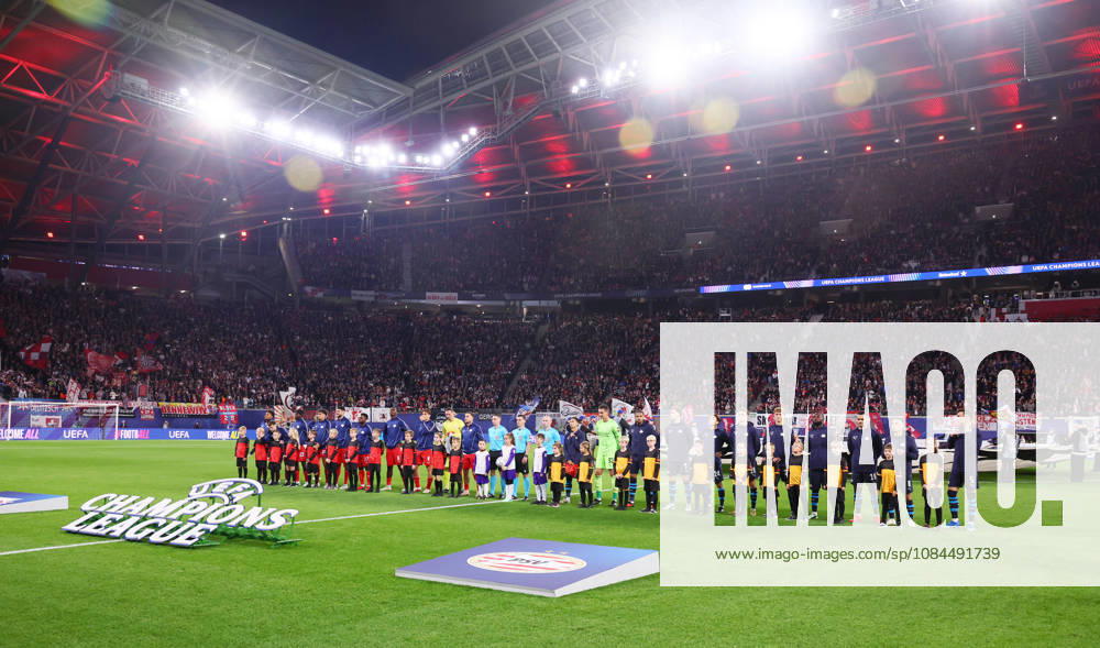 RB Leipzig - PSV Eindhoven Champions League Leipzig, 13.10.2026, Red Bull Arena, Fussball, UEFA Champions League , Gruppenphase, 2.Spieltag, RB Leipzig vs. PSV Eindhoven , Im Bild: Begrüßung Einlauf der Mannschaften. , Nur zur redaktionellen Nutzung. Only editorial use. , UEFA regulations prohibit any use of photographs as image sequences and or quasi-video. ,