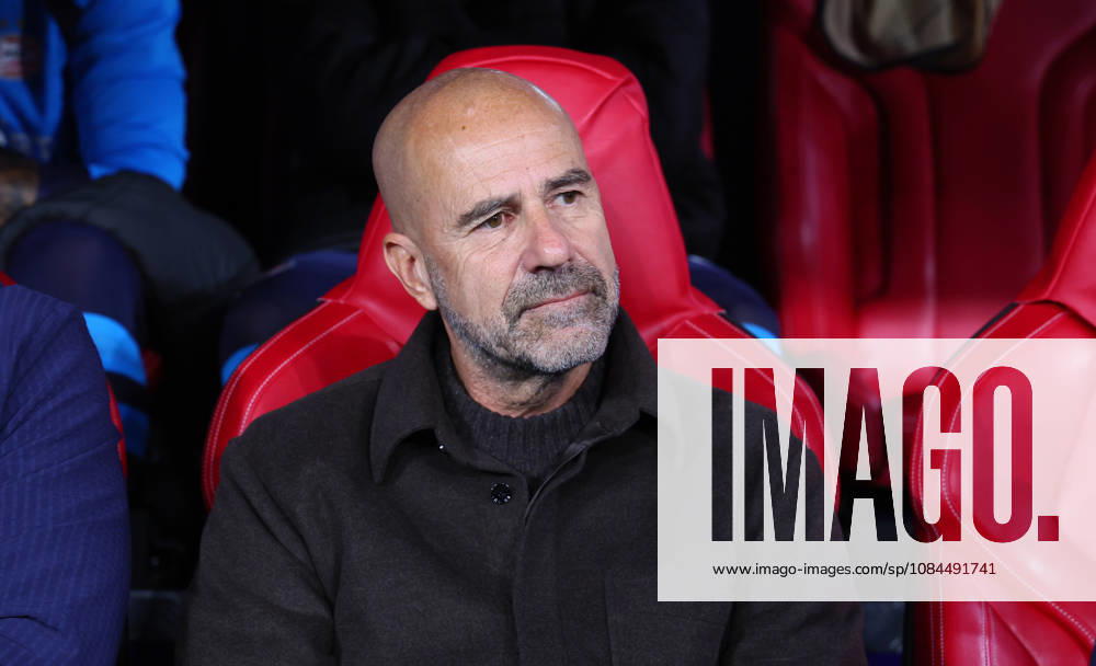 RB Leipzig - PSV Eindhoven Champions League Leipzig, 13.10.2026, Red Bull Arena, Fussball, UEFA Champions League , Gruppenphase, 2.Spieltag, RB Leipzig vs. PSV Eindhoven , Im Bild: Trainer Peter Bosz, PSV Eindhoven , Nur zur redaktionellen Nutzung. Only editorial use. , UEFA regulations prohibit any use of photographs as image sequences and or quasi-video. ,