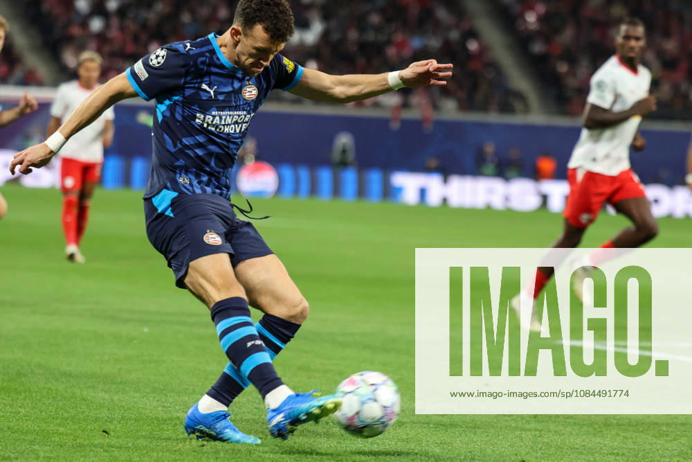 Deutschland: Fußball - UEFA Champions League - Saison 2026 - 2027, 2. Spieltag - RB Leipzig gegen PSV Eindhoven, Red Bull Arena (Leipzig): Flanke von Ivan PeriÅ¡iÄ‡ (PSV Eindhoven, 5)