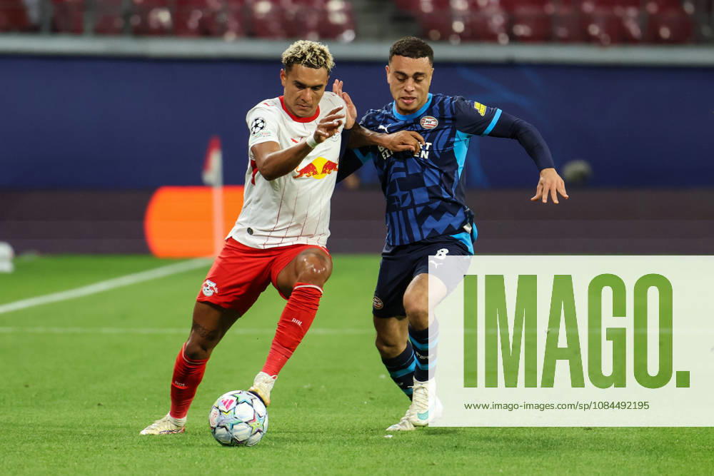 Deutschland: Fußball - UEFA Champions League - Saison 2026 - 2027, 2. Spieltag - RB Leipzig gegen PSV Eindhoven, Red Bull Arena (Leipzig): Zweikampf von Antonio Nusa (RB Leipzig, 7) und Sergino Dest (PSV Eindhoven, 8)