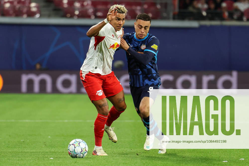 Deutschland: Fußball - UEFA Champions League - Saison 2026 - 2027, 2. Spieltag - RB Leipzig gegen PSV Eindhoven, Red Bull Arena (Leipzig): Zweikampf von Antonio Nusa (RB Leipzig, 7) und Sergino Dest (PSV Eindhoven, 8)