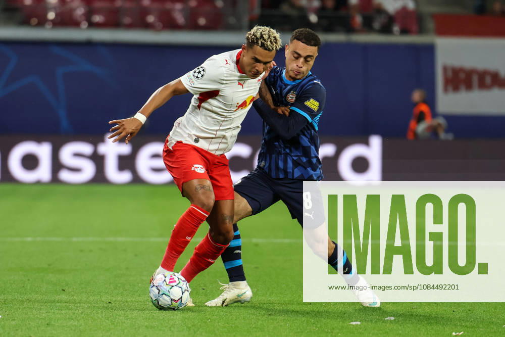 Deutschland: Fußball - UEFA Champions League - Saison 2026 - 2027, 2. Spieltag - RB Leipzig gegen PSV Eindhoven, Red Bull Arena (Leipzig): Zweikampf von Antonio Nusa (RB Leipzig, 7) und Sergino Dest (PSV Eindhoven, 8)