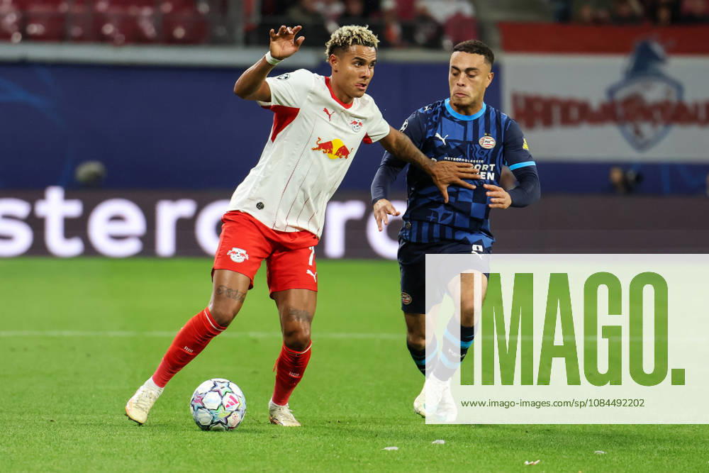 Deutschland: Fußball - UEFA Champions League - Saison 2026 - 2027, 2. Spieltag - RB Leipzig gegen PSV Eindhoven, Red Bull Arena (Leipzig): Zweikampf von Antonio Nusa (RB Leipzig, 7) und Sergino Dest (PSV Eindhoven, 8)