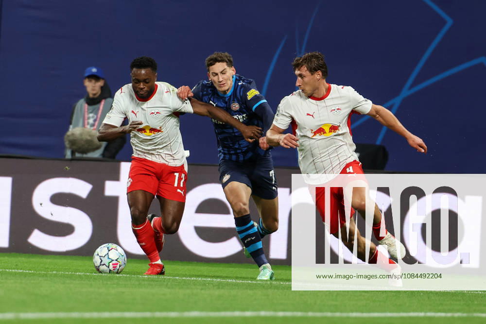 Deutschland: Fußball - UEFA Champions League - Saison 2026 - 2027, 2. Spieltag - RB Leipzig gegen PSV Eindhoven, Red Bull Arena (Leipzig): Zweikampf von Ridle Baku (RB Leipzig, 17) und Ruben van Bommel (PSV Eindhoven, 7)