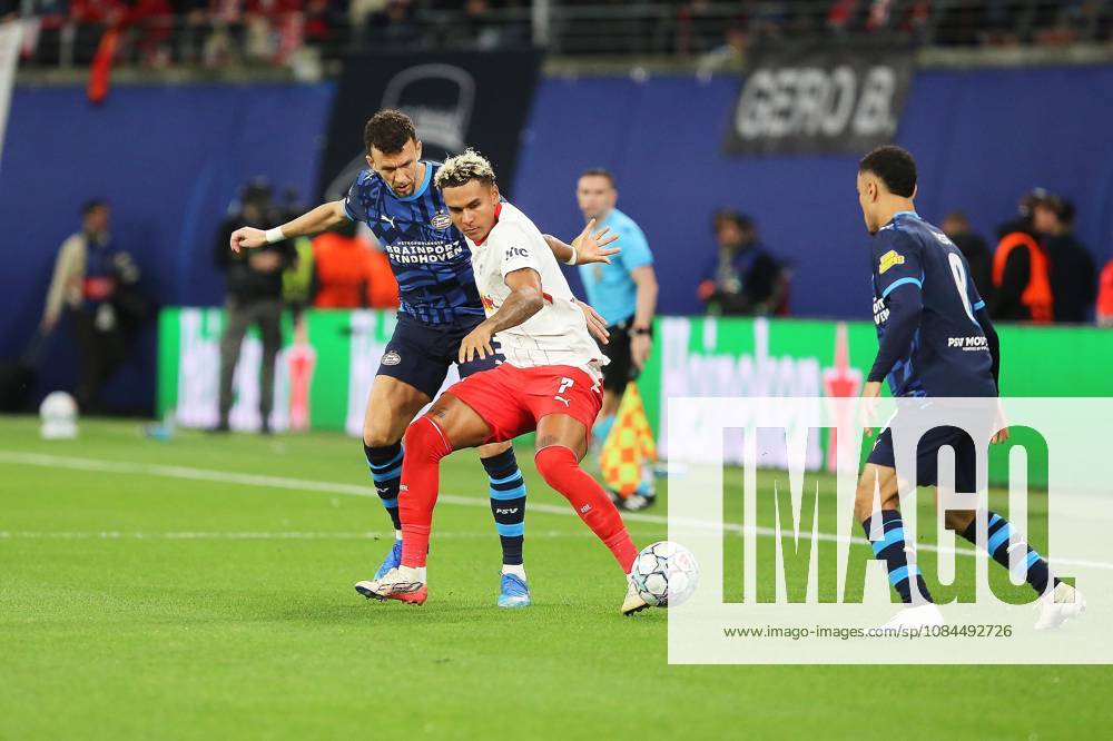Leipzig, Sachsen, Deutschland, 13.10.2026: Red-Bull-Arena: UEFA Champions League 2026 27: RB Leipzig - PSV Eindhoven: Ivan Perisic (5, Eindhoven) gegen Antonio Nusa (7, RBL)