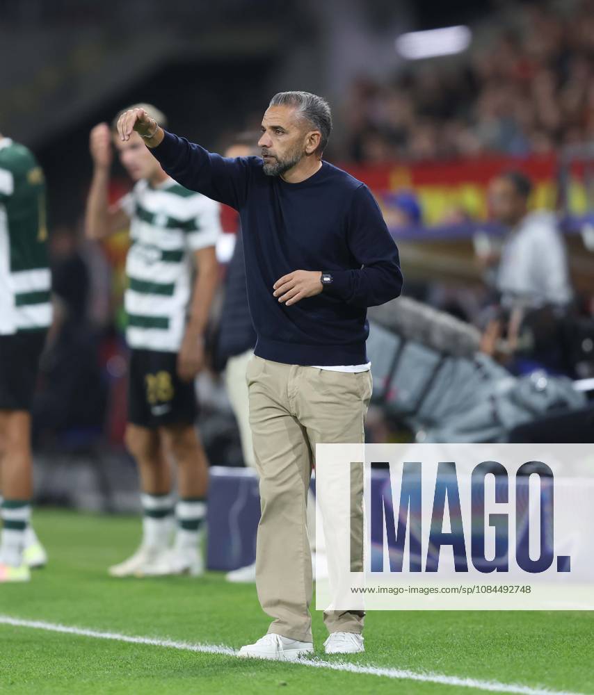 UEFA Champions League - RC Lens v Sporting Club de Portugal LENS, FRANCE, OCTOBER 13: Rui Borges Manager of Sporting CP points out instructions to his players during the UEFA Champions League 2026 27 League Phase MD2 match between RC Lens and Sporting Club de Portugal at Stade Bollaert-Delelis on October 13, 2026 in Lens, France. (Photo by Daniel Weir) Lens Stade Bollaert-Delelis France