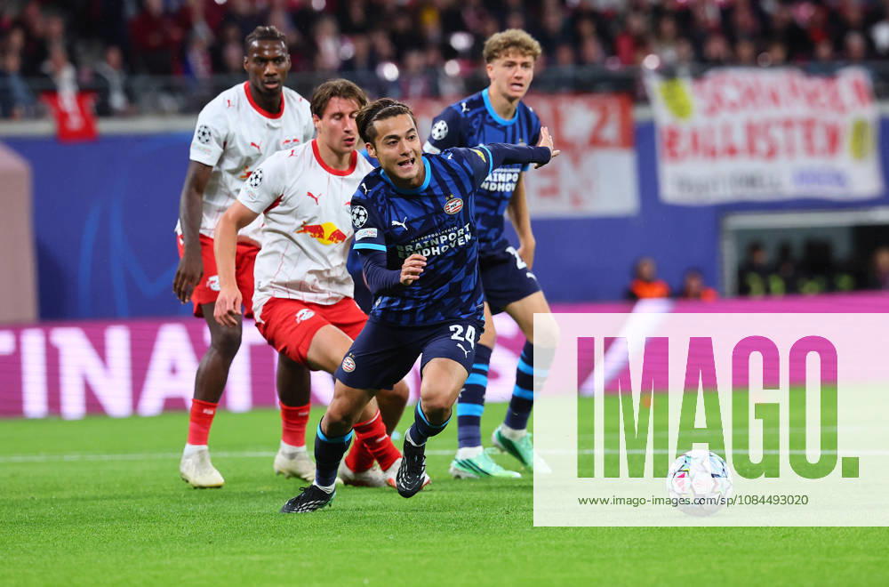 RB Leipzig - PSV Eindhoven Champions League Leipzig, 13.10.2026, Red Bull Arena, UEFA Champions League , RBLeipzig (GER) vs. PSV Eindhoven (NED) , Im Bild v.l.: Willi Orban (4, RB Leipzig) und Kodai Sano ( 24, PSV) ,