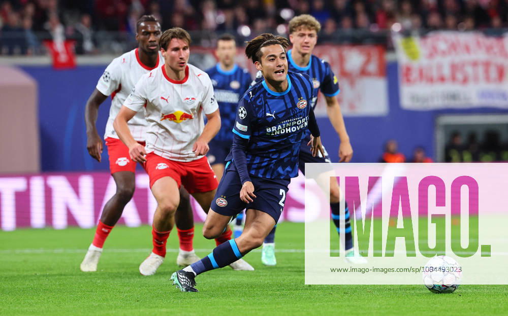RB Leipzig - PSV Eindhoven Champions League Leipzig, 13.10.2026, Red Bull Arena, UEFA Champions League , RBLeipzig (GER) vs. PSV Eindhoven (NED) , Im Bild v.l.: Willi Orban (4, RB Leipzig) und Kodai Sano ( 24, PSV) ,