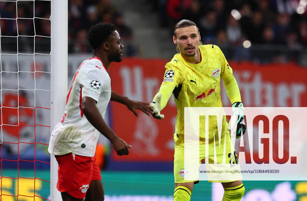 RB Leipzig - PSV Eindhoven Champions League Leipzig, 13.10.2026, Red Bull Arena, UEFA Champions League , RBLeipzig (GER) vs. PSV Eindhoven (NED) , Im Bild v.l.: Ridle Baku (17, RB Leipzig)und Torwart Maarten Vandevoordt (26, RB Leipzig) ,